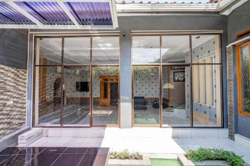 Pameungpeuk Hotel | Hotel O Ar Guest House Syariah