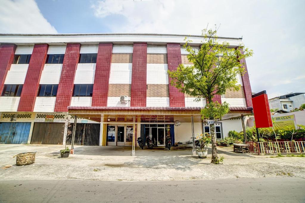Medan Hotel | Hotel O near Citraland formerly Brayan Guest House