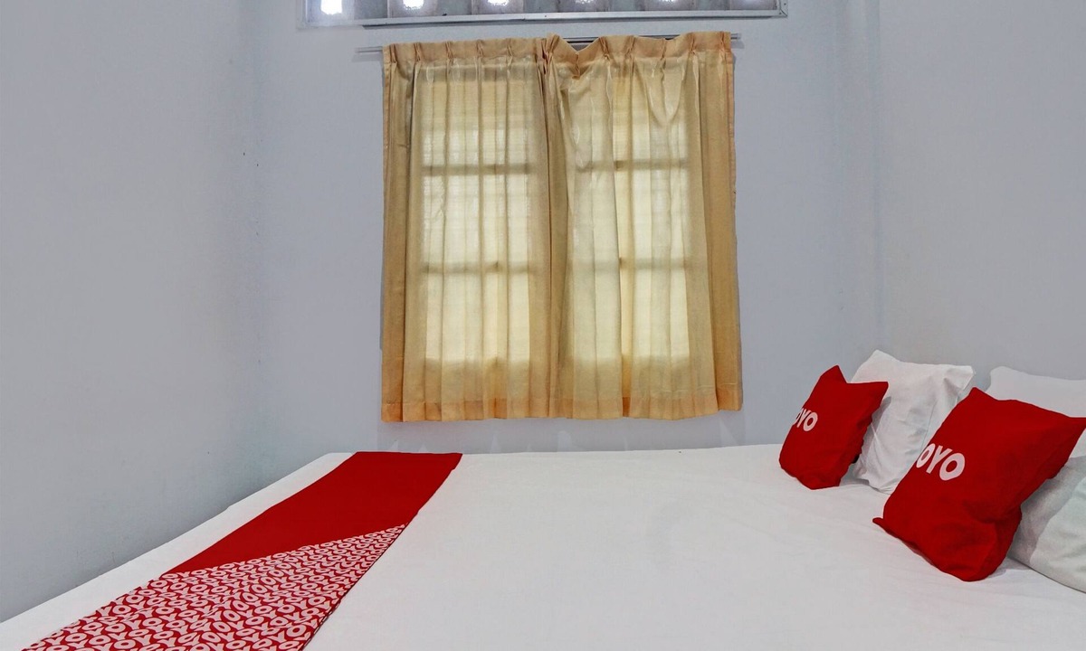 Medan Hotel | Hotel O Vania Guest HouseNearRSUP H Adam Malik