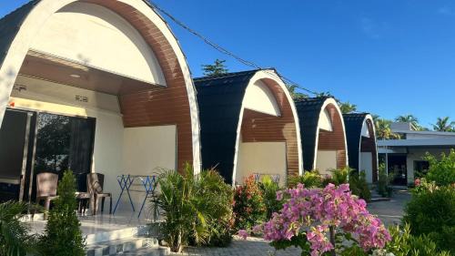 Empang Hotel | Hotel Villa Beach Transit 2 & Whaleshark Tour