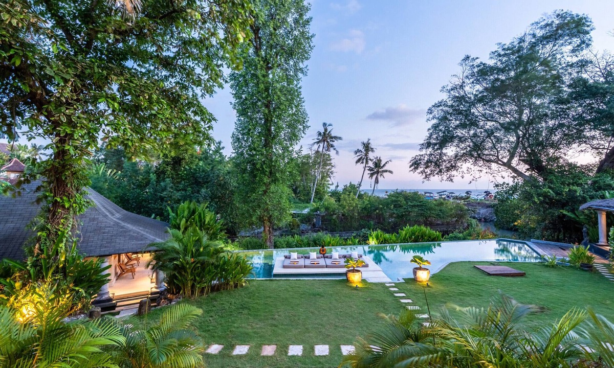 Cemagi Villa | Infinity Pool | Five Bedrooms | Beachfront Stay