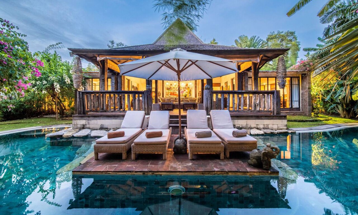 Umalas Villa | Joglo Villa | Private Garden | Poolside Breakfast