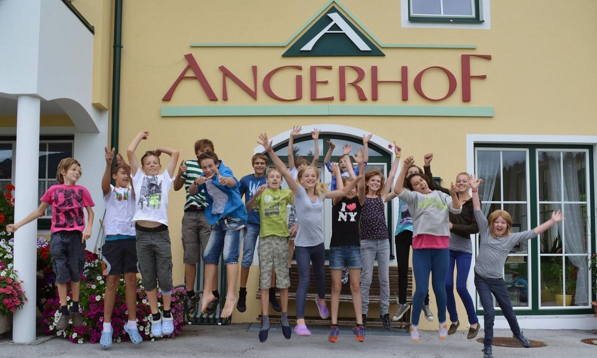 Oberau Wildschonau Cottage | Jugendhotel Angerhof - Familienzimmer "new Style 4"