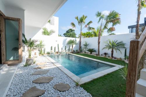 Tumbak Bayuh Villa | Jurassic Villa Canggu