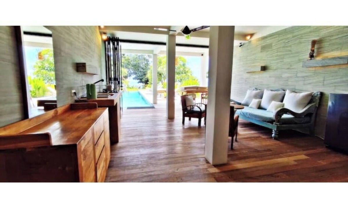 Kalisada Apartment | KAMAR HIJAU. Comfortable 1BR Beachfront Apartment With AC, Pool & Kitchenette.