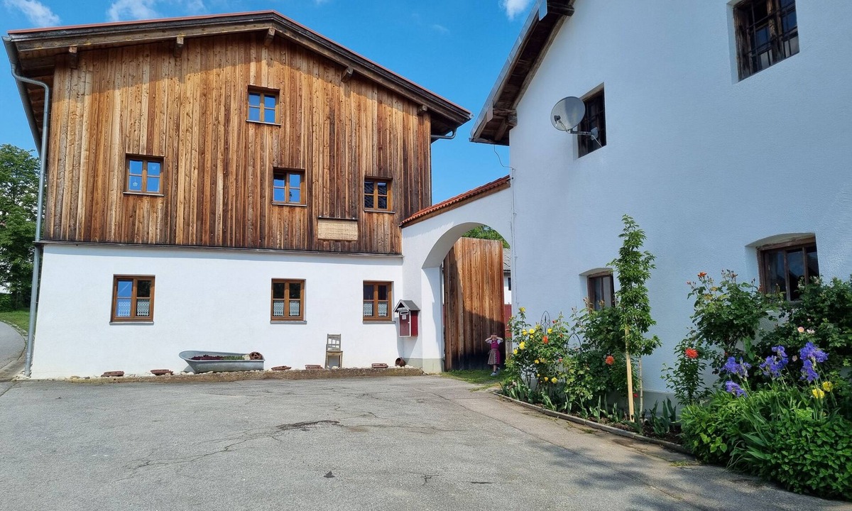 Aidenbach House | Large four-sided farmhouse for 10 people. - Western charm - Fireplace - Pure nature