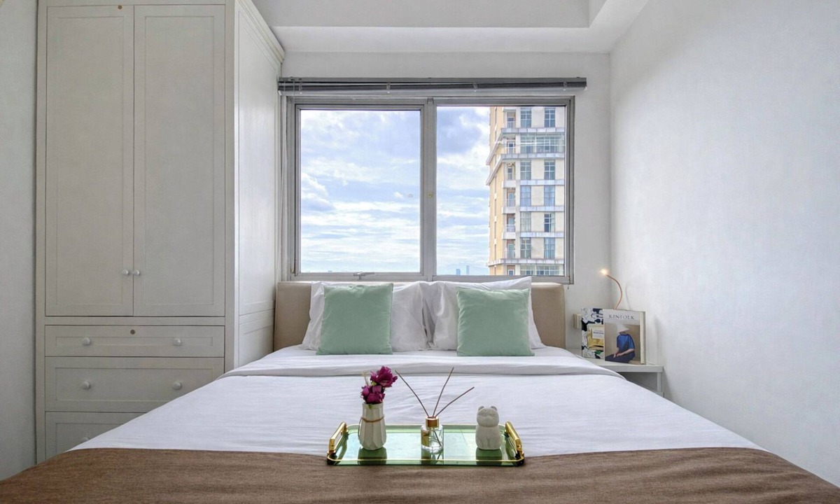 Cipulir Apartment | Lavish White 1Br With Working Room At Pakubuwono Terrace Apartment