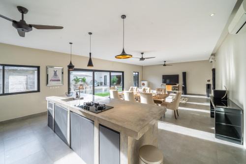 Padangsambian Klod Villa | Lotus Villa - Spacious Pool Retreat with BBQ & Patio