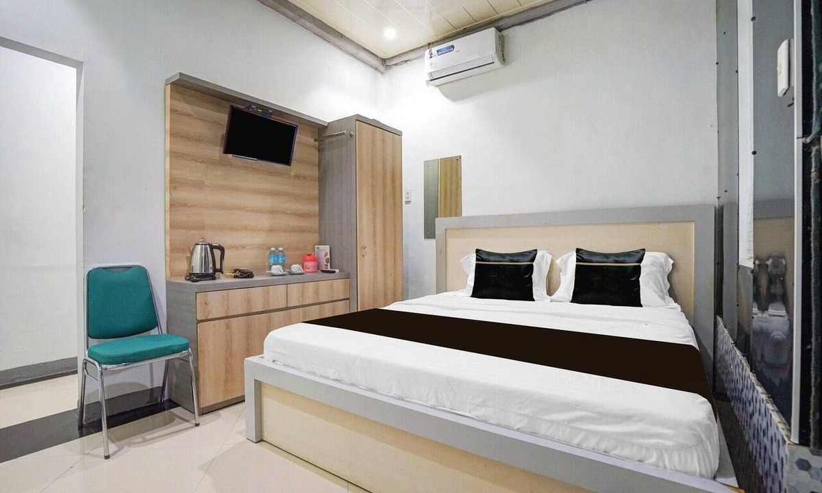 Banda Aceh House | Luxury Deluxe DBL Retreat W/Free WiFi and Parking