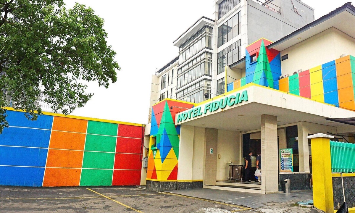 East Jakarta House | Luxury Deluxe DBL Retreat W/Free WiFi and Parking