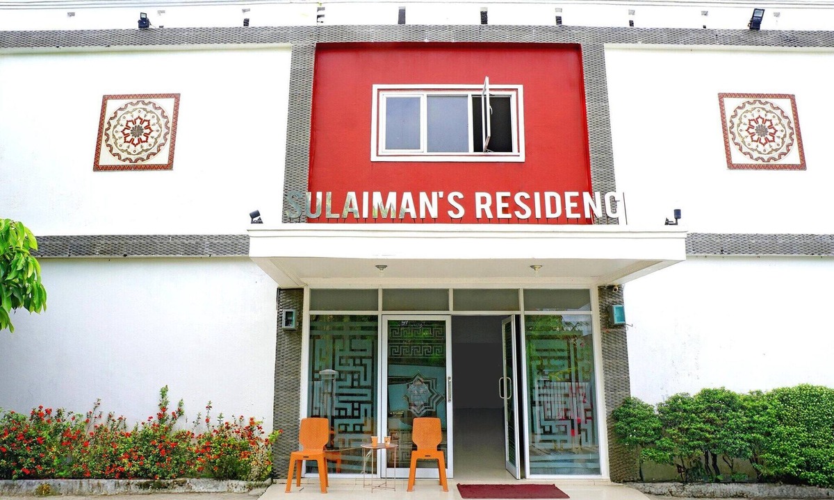 Padang House | Luxury Deluxe DBL Retreat W/Free WiFi and Parking