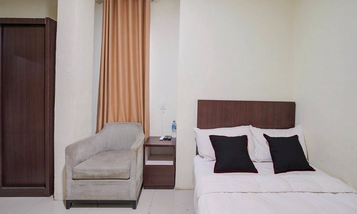 Batam House | Luxury Deluxe DBL Retreat W/Free WiFi and Parking