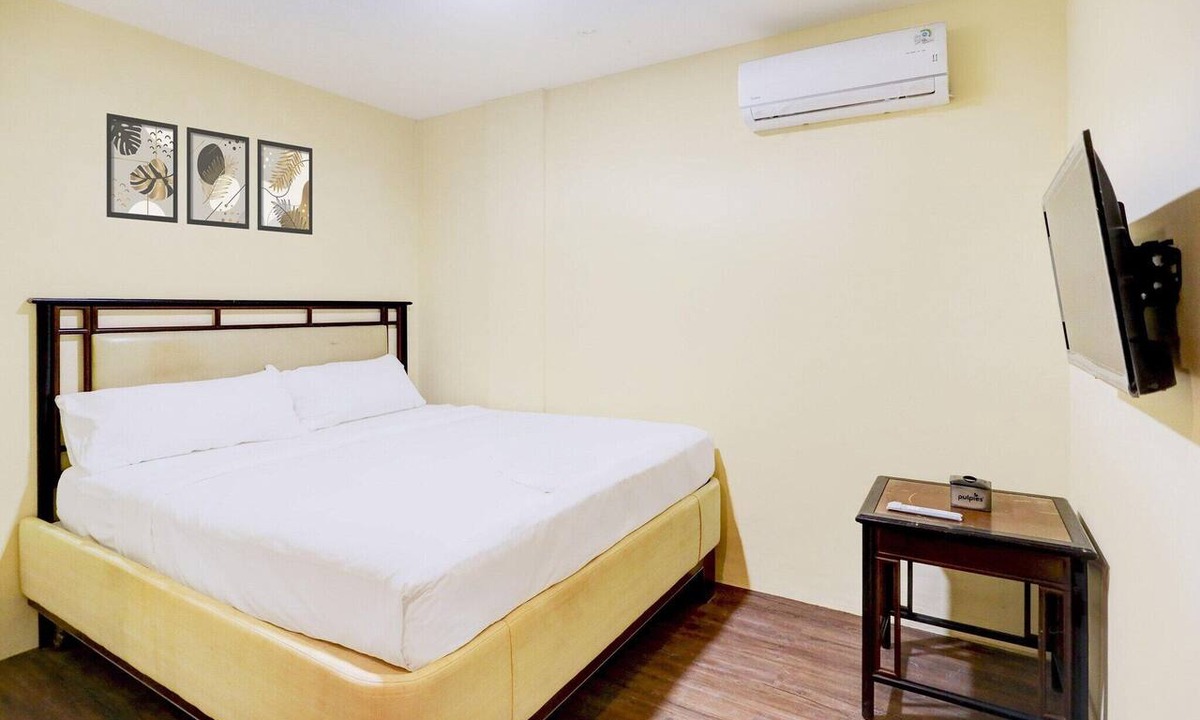 Lubuk Baja House | Luxury Deluxe DBL Retreat W/Free WiFi and Parking