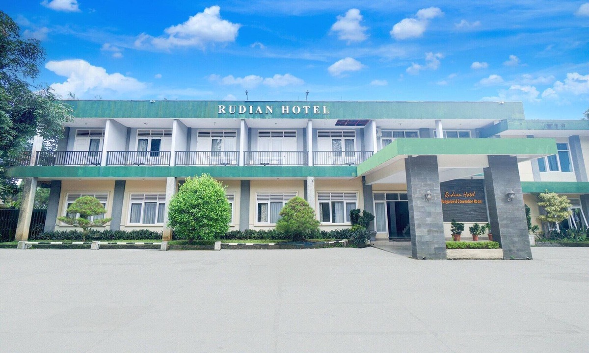 Cisarua House | Luxury Family Suite W/Free WiFi Parking and Pool