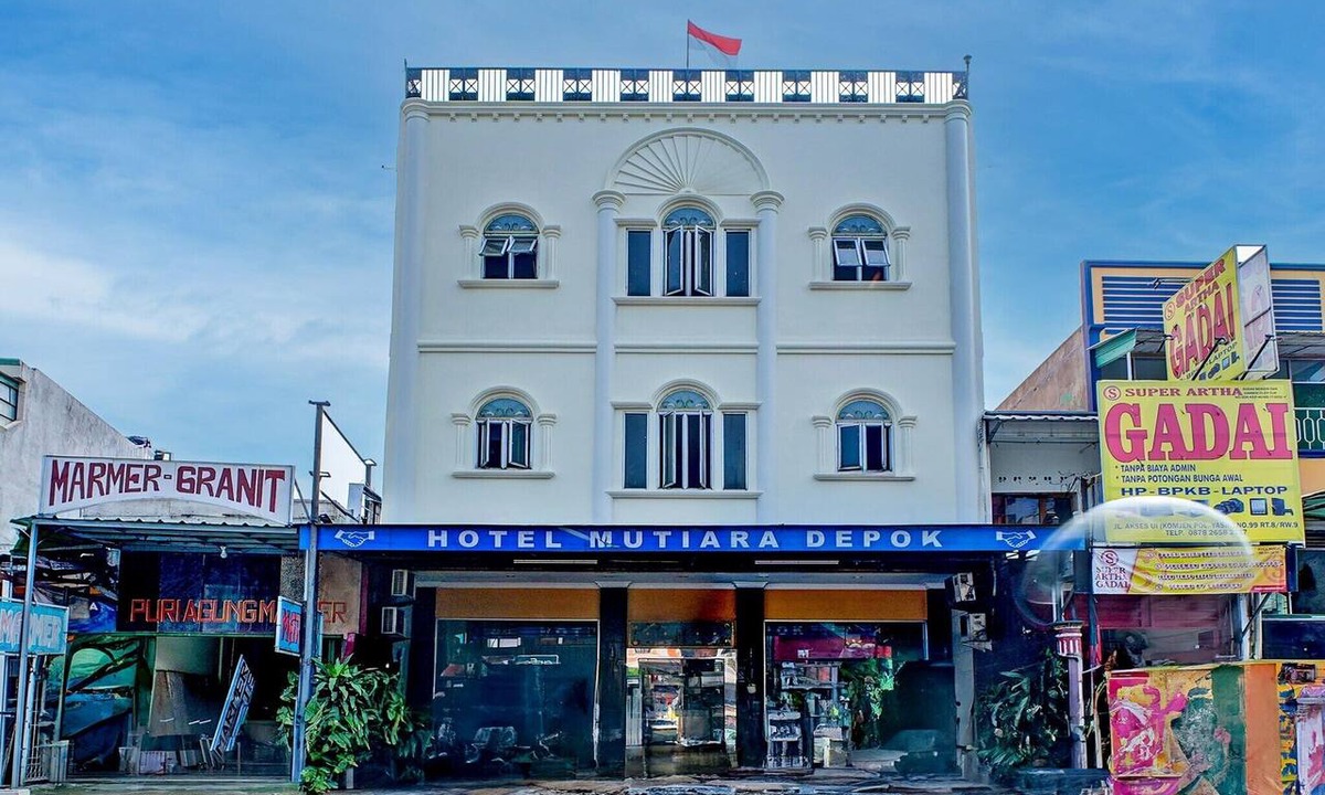 Depok House | Luxury Twin Stay with Free WiFi and Parking