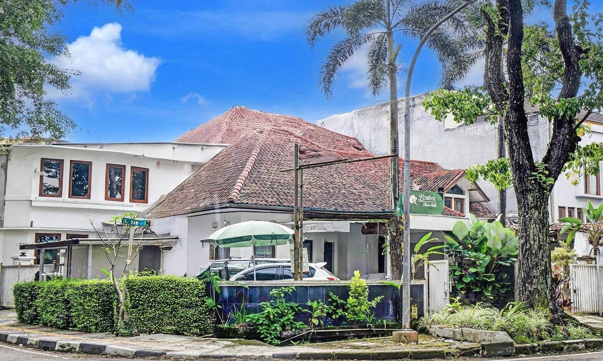 Bandung House | Luxury Twin Stay with Free WiFi and Parking