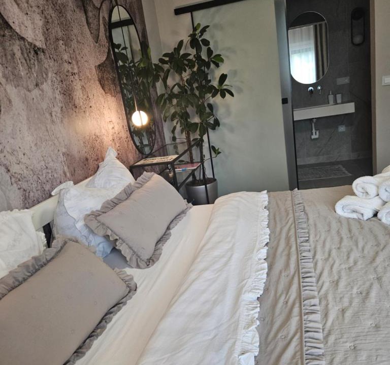 Ragnitz Apartment | Margo Gästezimmer- Wohlfühlen mit eigenem Eingang, Bad & Terrasse