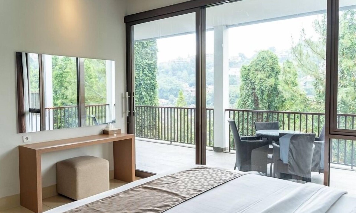 Bandung Villa | Mentari Hill View 8 BR heated pool and movie room