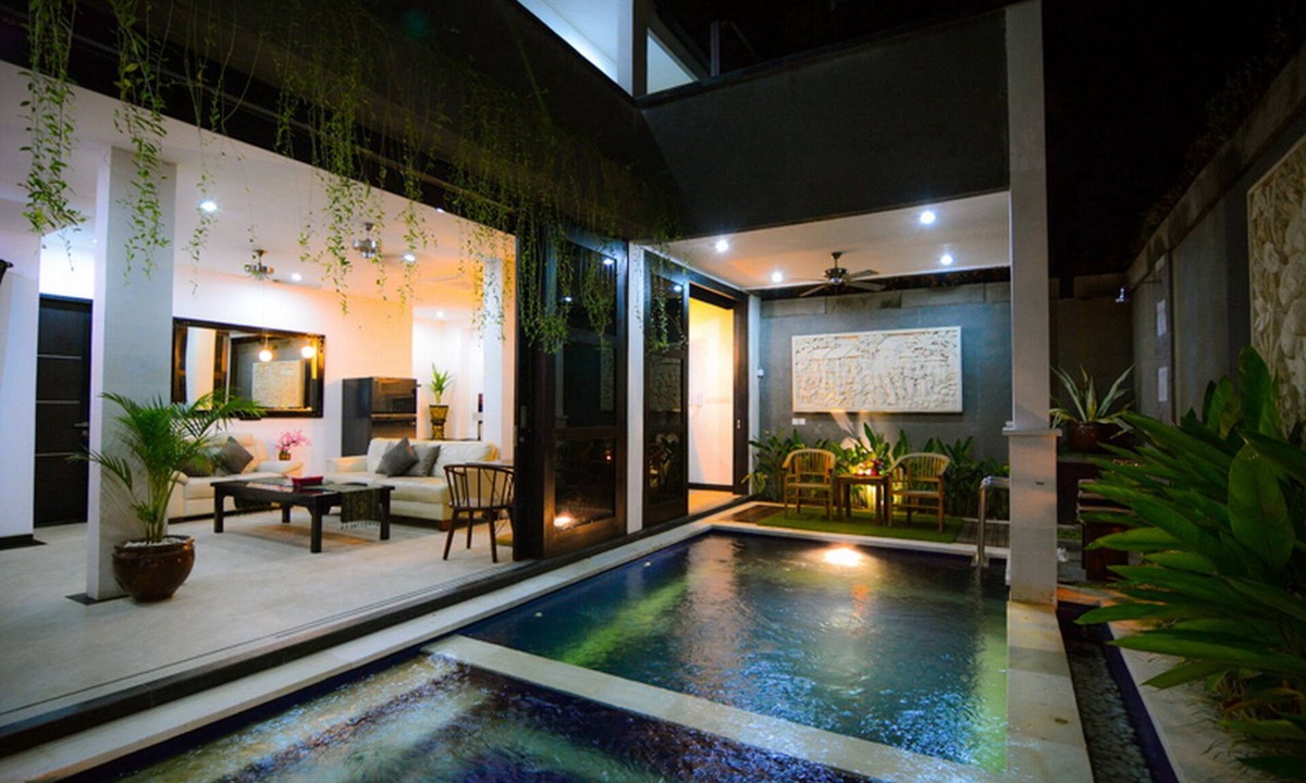 Kuta Villa | Modern 5BR Villa Located In The HEART Of Legian, 15Min Walk To The Beach!