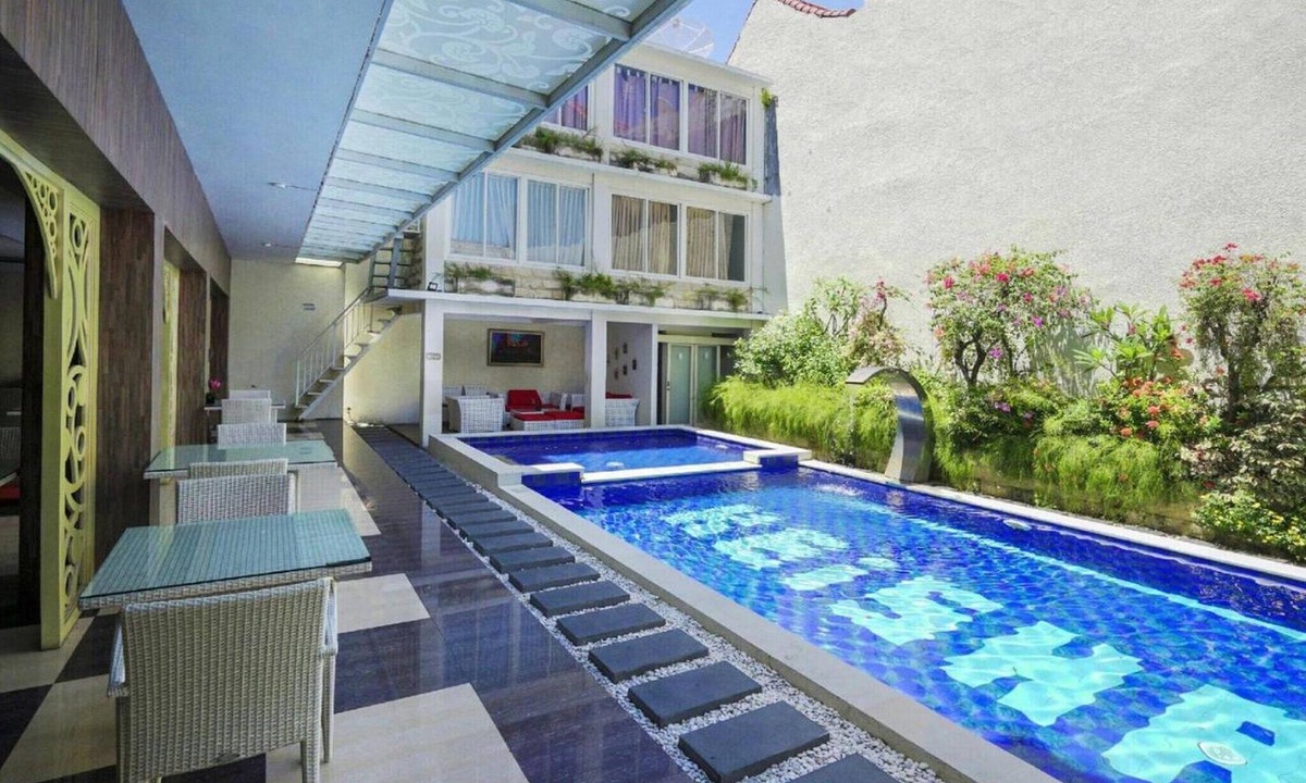 Denpasar Barat House | Modern Twin Retreat w/City View & Free WiFi