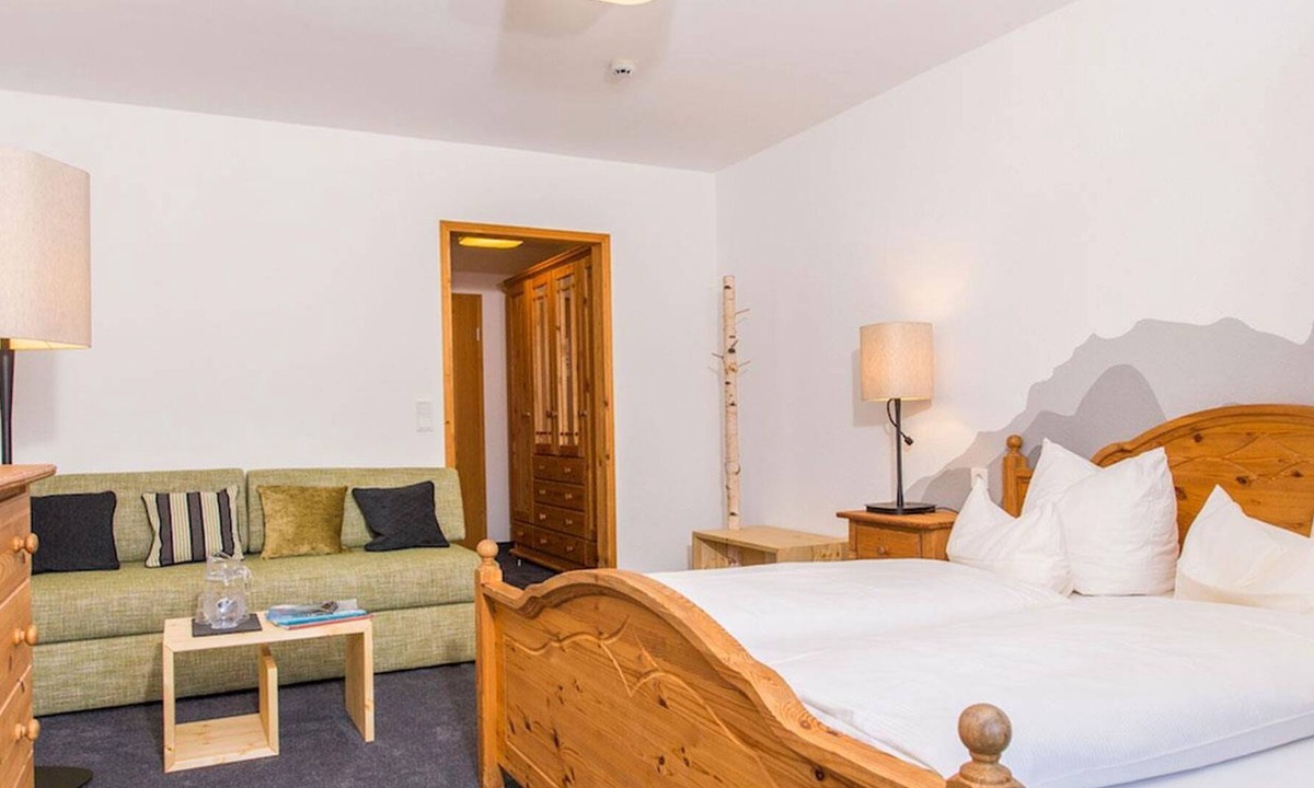 Mittelberg Apartment | Nebelhornblick: Doppelzimmer Nr. 108 - Alpengasthof Hörnlepass
