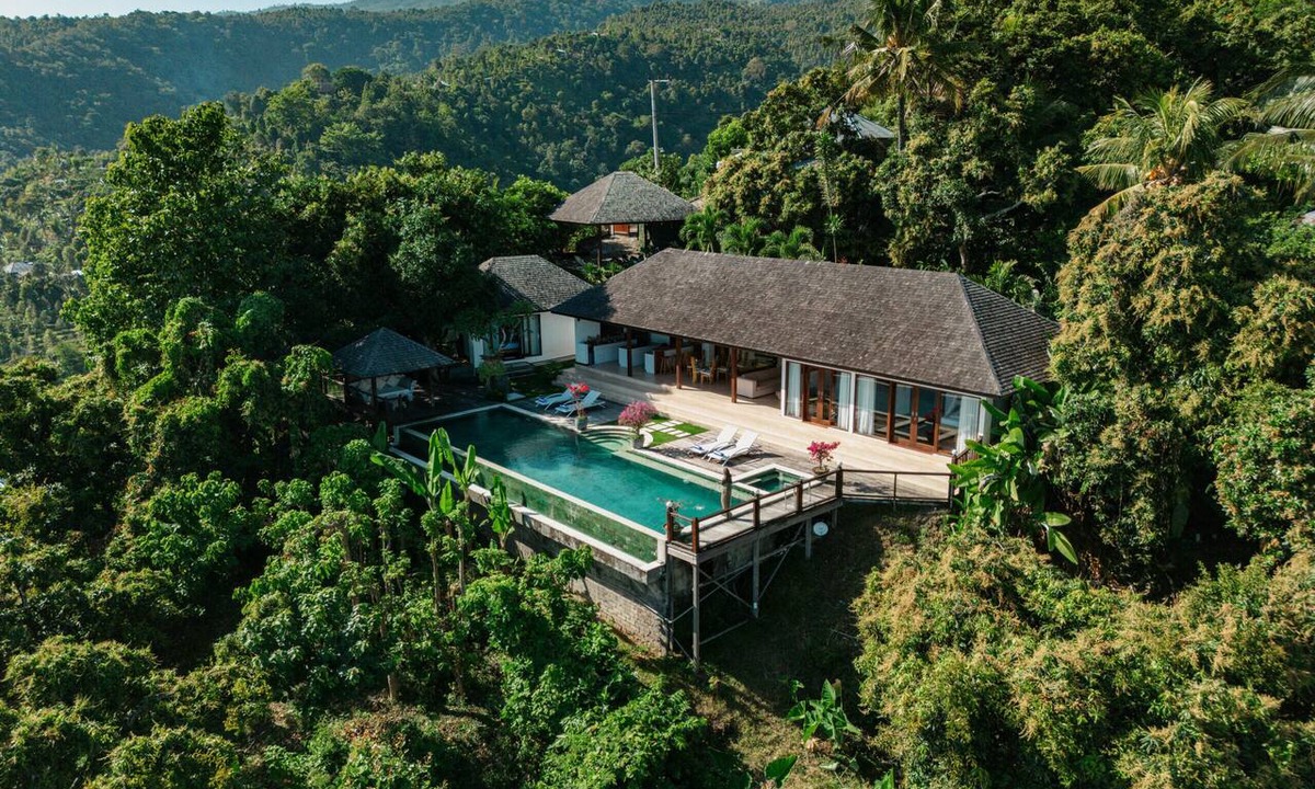 Kayu Putih Villa | Ocean and Jungle Views Soaking Bathtub Lovina
