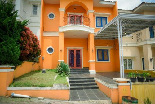 Berastagi Villa | Orange Villa