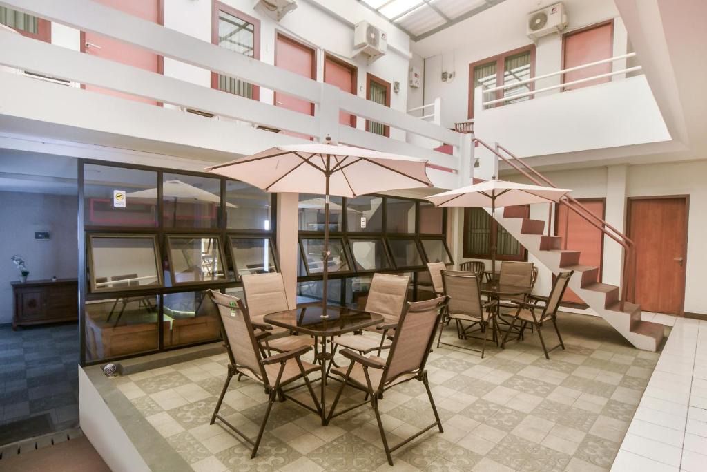 Cileunyi Hotel | OYO 3203 De Java Residence