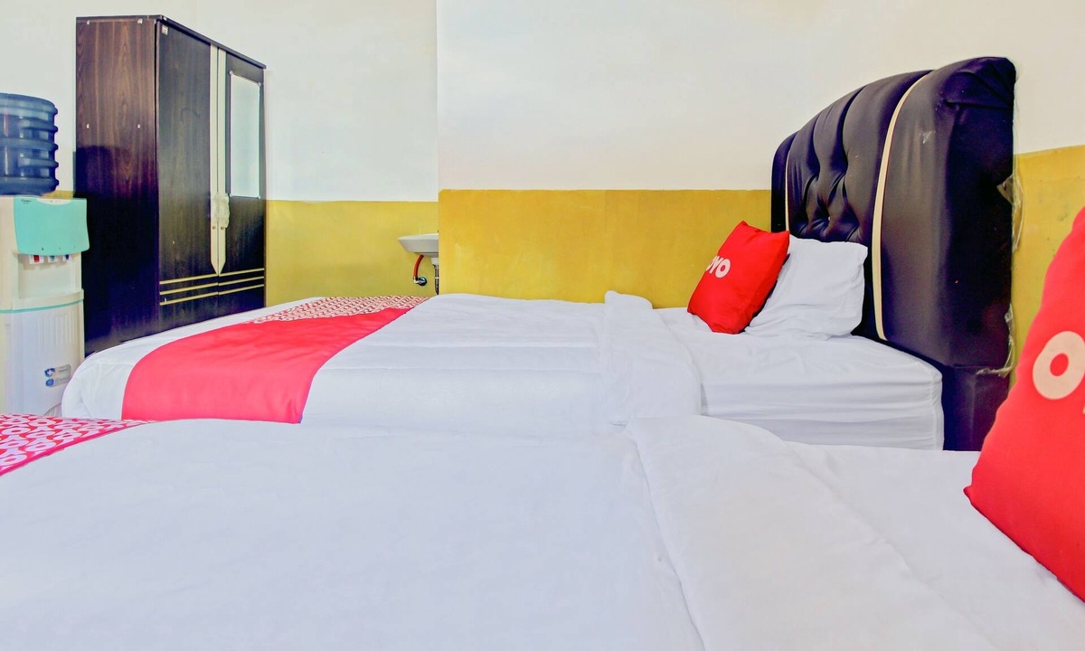 Prabumulih Hotel | OYO 90307 Fj Alfaeyza Kost