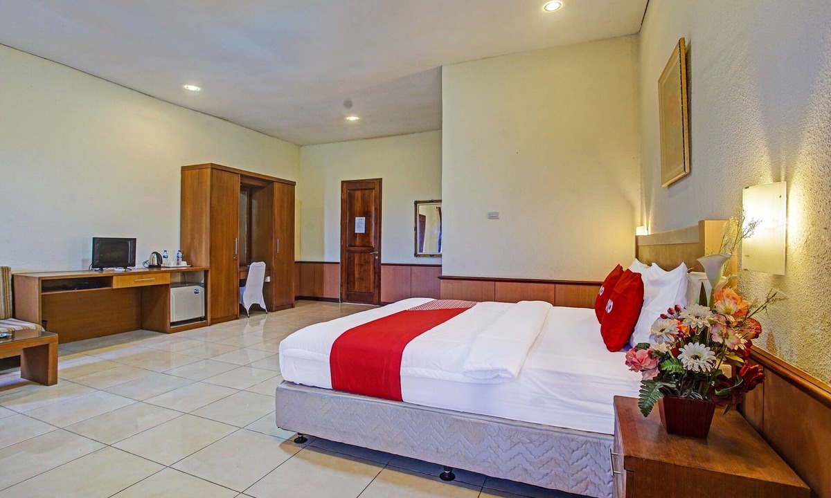 Tulang Bawang Hotel | OYO 90947 Hotel Sarbini