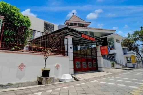 Surabaya Hotel | OYO 94899 Homestay Syariah Near UPN