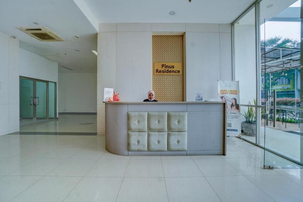 Gunung Putri Hotel | OYO 95090 Elzirooms Gunung Putri