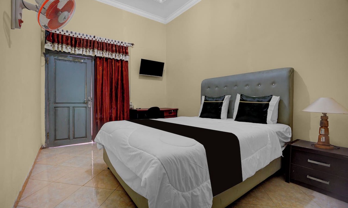 Sumberagung Hotel | OYO 95262 Hotel Djatmiko Villa's Family