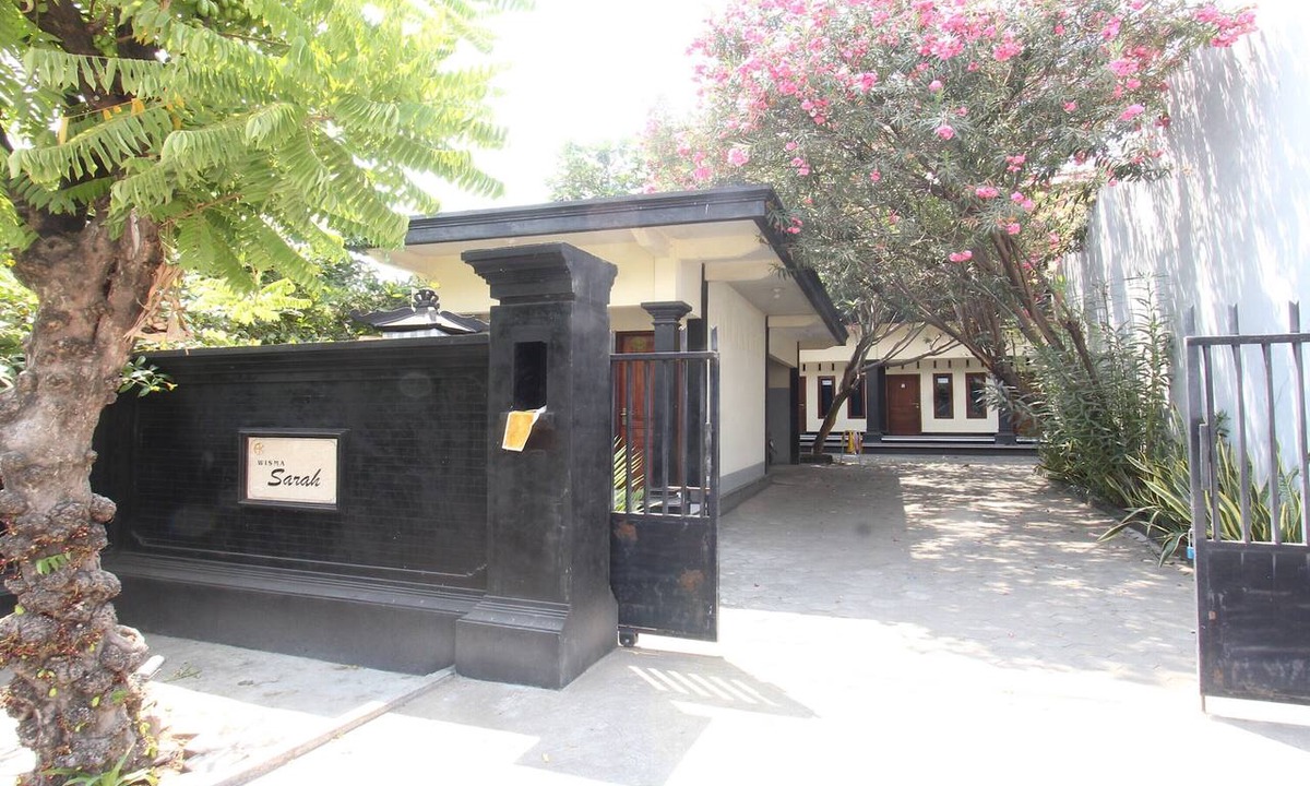 Tanjung Hotel | OYO Life 93155 Wisma Sarah