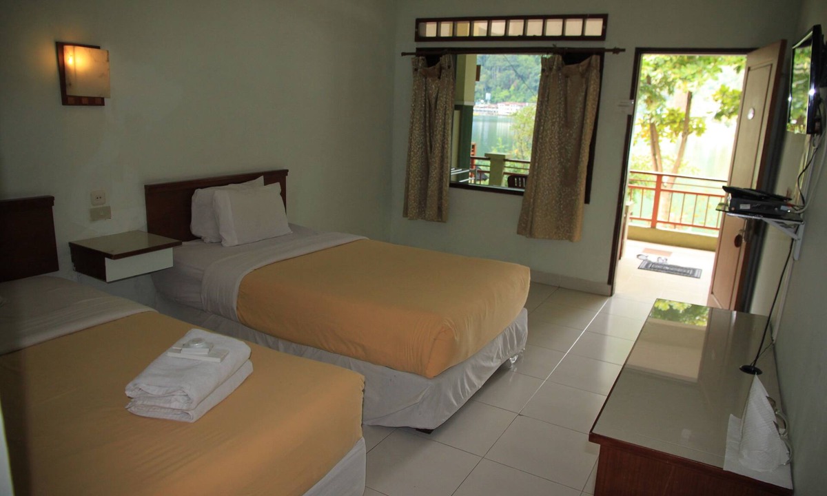 Parapat Hotel | Pandu Lakeside Hotel Parapat - Toba Lake