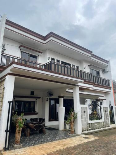 Pamulang House | Penginapan Waihiki