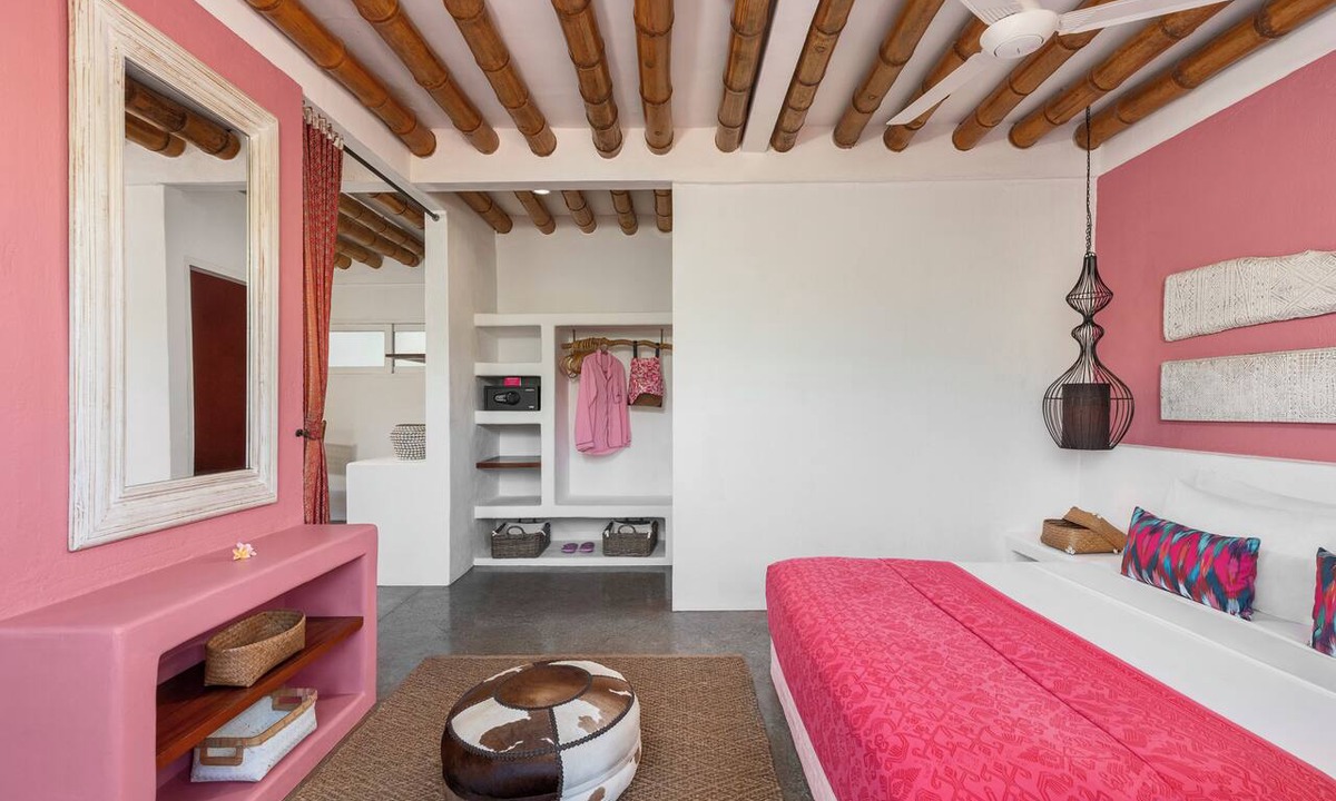 Gili Trawangan Hotel | PinkCoco Gili Trawangan - Constant Surprises- for Cool Adults Only