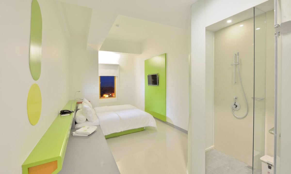 Surabaya Hotel | POP! Hotel Stasiun Kota - Surabaya