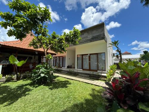 Batubulan House | Puri Riverside by Magno