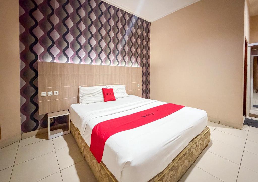 Kupang Hotel | RedDoorz at Hotel Charvita Kupang