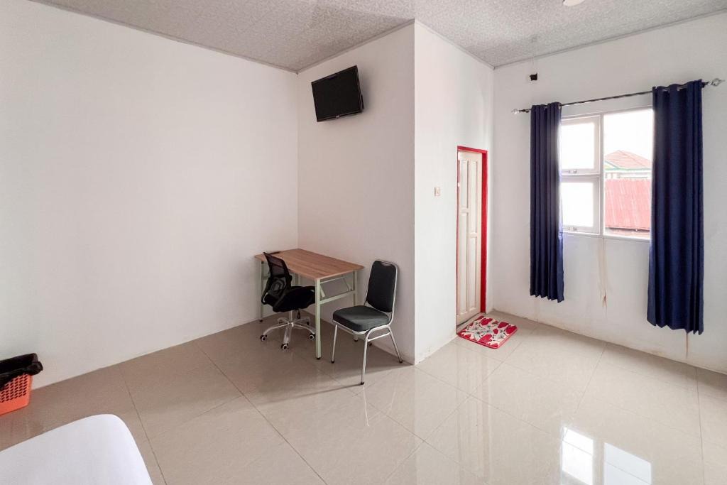 Banjarmasin Hotel | RedDoorz at Ideal Home Banjarmasin