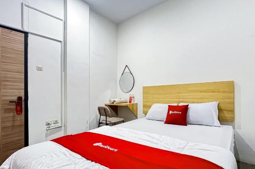 Gambir Hotel | RedDoorz at PBInn near Stasiun Juanda