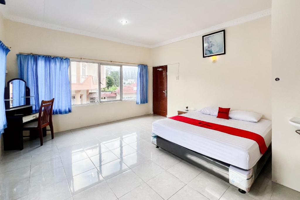 Berastagi Hotel | RedDoorz at Sopo Bona Berastagi