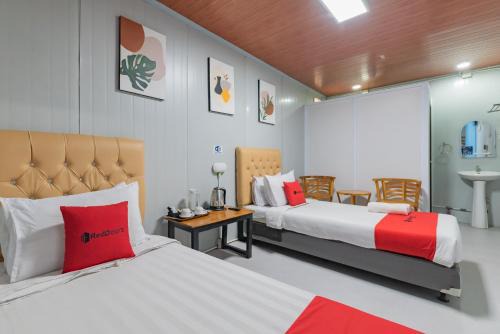 Garut Hotel | RedDoorz Container @ Teras Cimanuk Garut