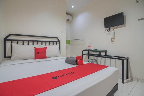 Lubuk Baja Hotel | RedDoorz near Nagoya Citywalk Batam 2