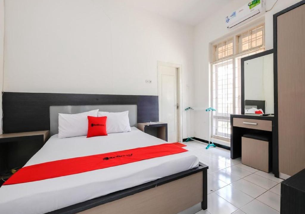 Purwokerto House | RedDoorz near Rita Super Mall Purwokerto 3