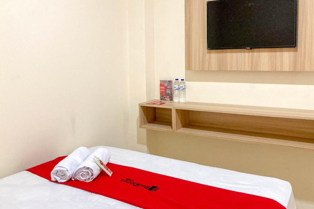 Mlati Hotel | RedDoorz near Sleman City Hall Yogyakarta