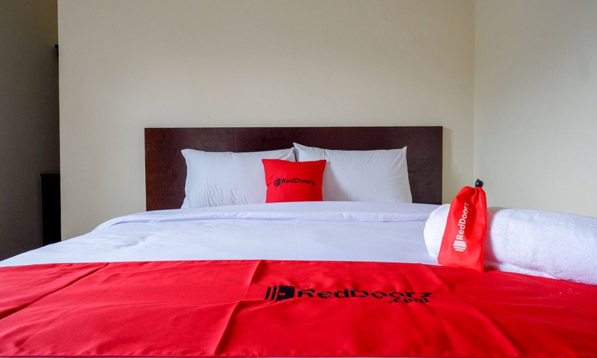 Karanganyar Hotel | RedDoorz near Stadion 45 Karanganyar