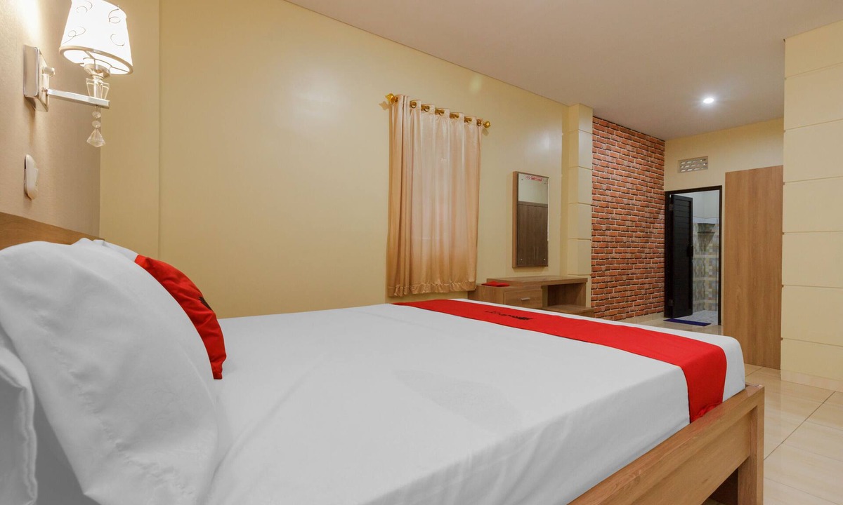 Manado Hotel | RedDoorz Plus near Pantai Malalayang Manado