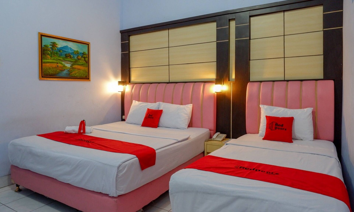 Pekalongan Hotel | RedDoorz Plus Syariah near Stasiun Pekalongan 2